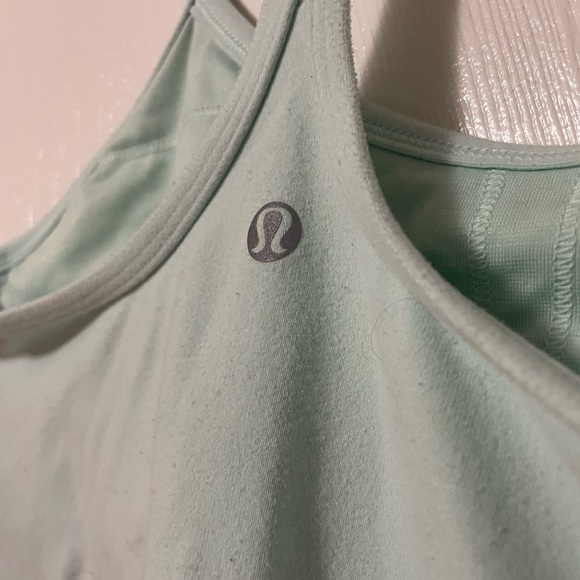 Lululemon woman’s tank - Picture 4 of 5